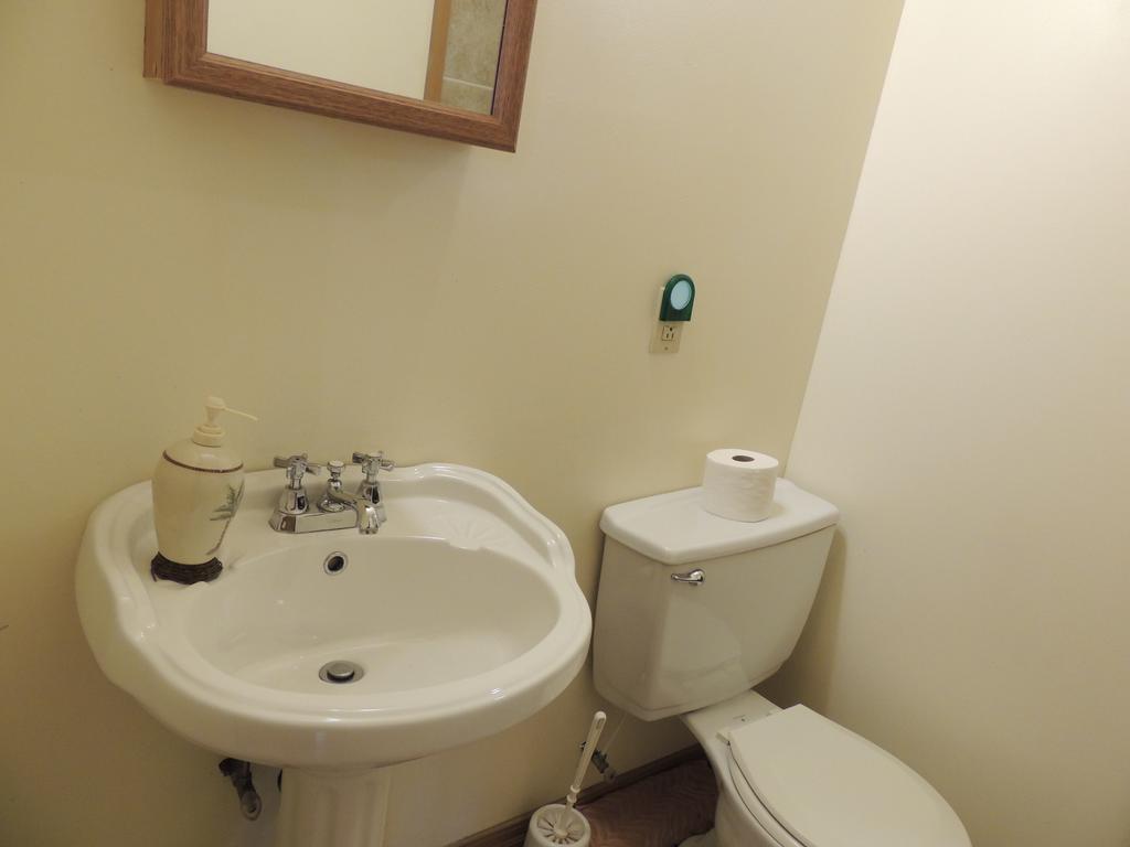 Historical Guest House Whitehorse Room photo