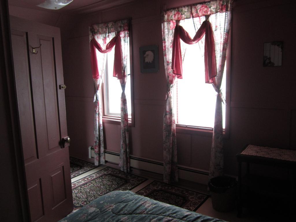 Historical Guest House Whitehorse Room photo